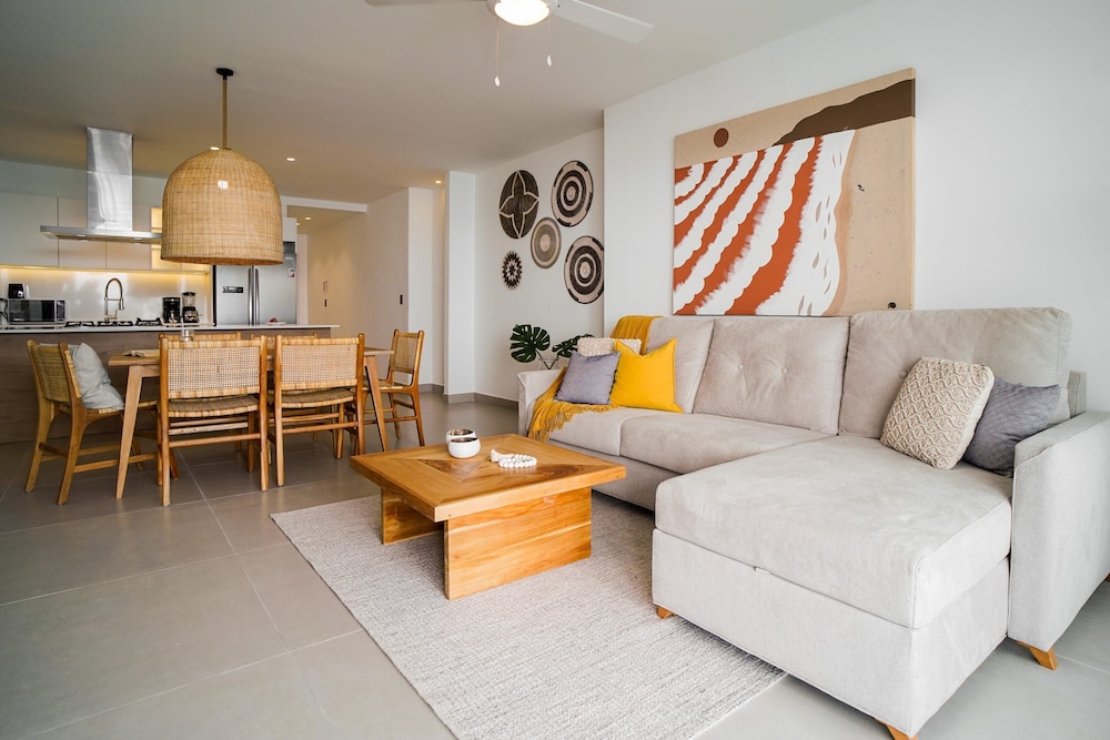 Luxury 3 Bedroom Apartment at the Beach