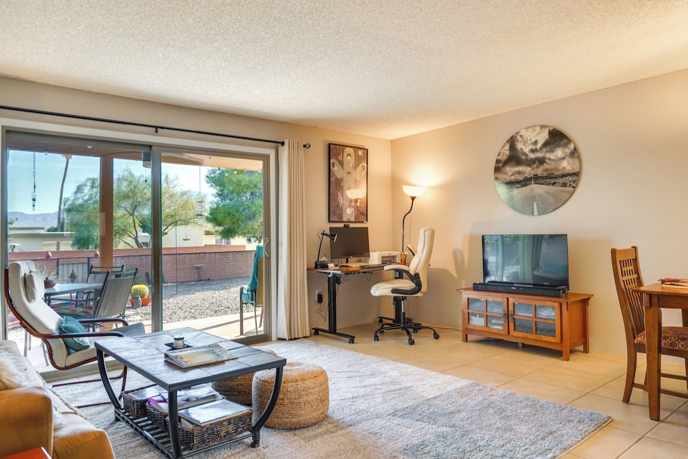 Pet-friendly 55+ Green Valley Home w/ Golf Gear!