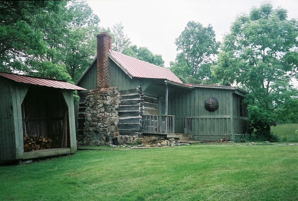 Lexington Vacations - DeHart Cabin - Property Image 16