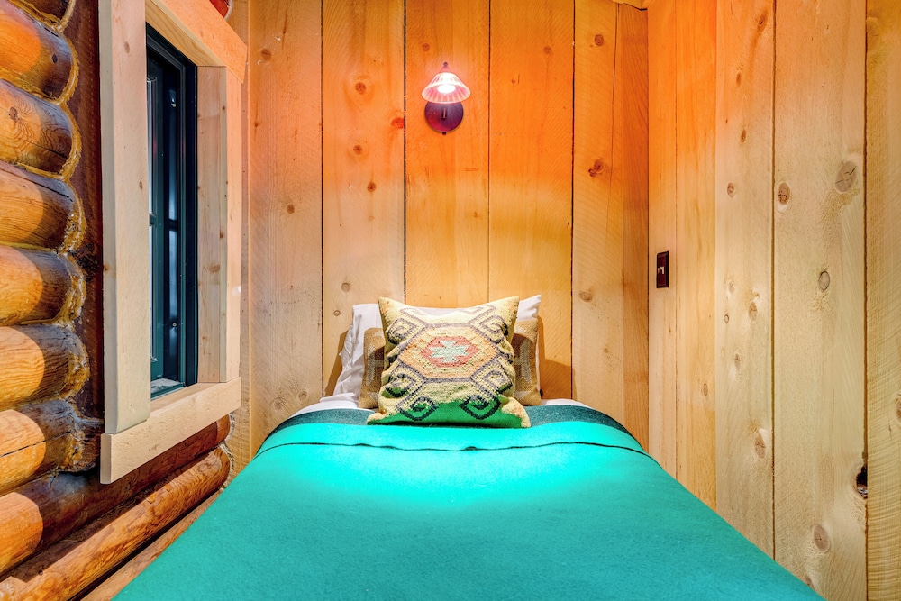 ~ 13 Mi to Main St: Park City Cabin w/ Mtn Views!