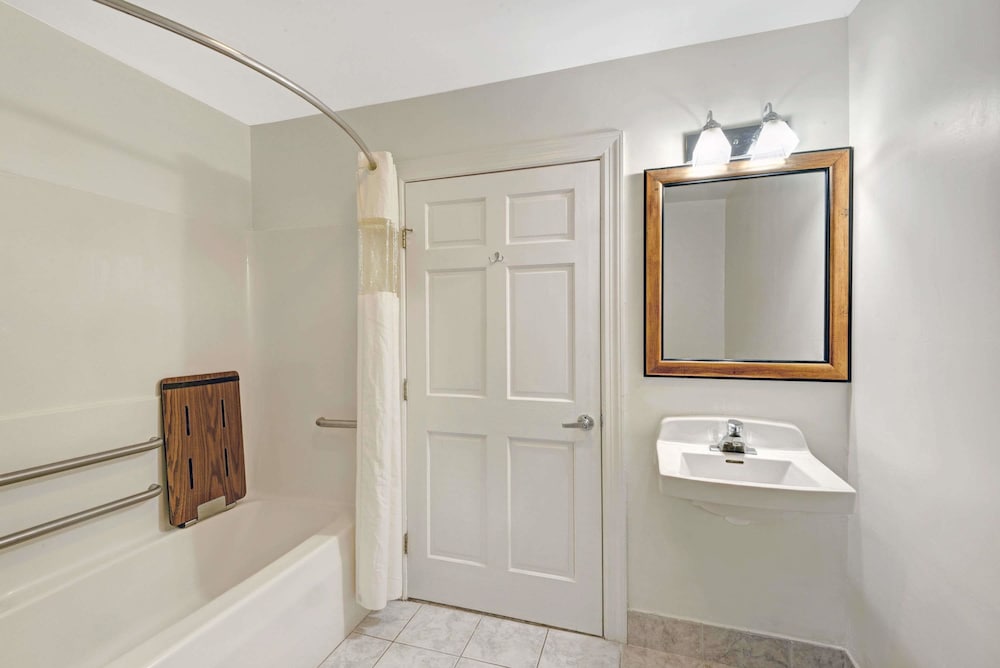 Days Inn by Wyndham Ridgefield - Property Image 21