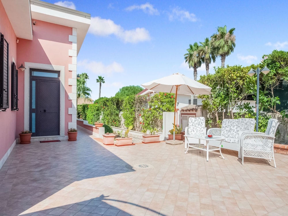 Belvilla by OYO Villa Amos view 2