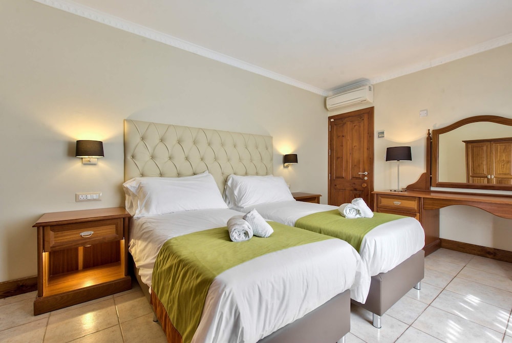 Villa Hibiscus 3 Bedroom Villa With Private Pool