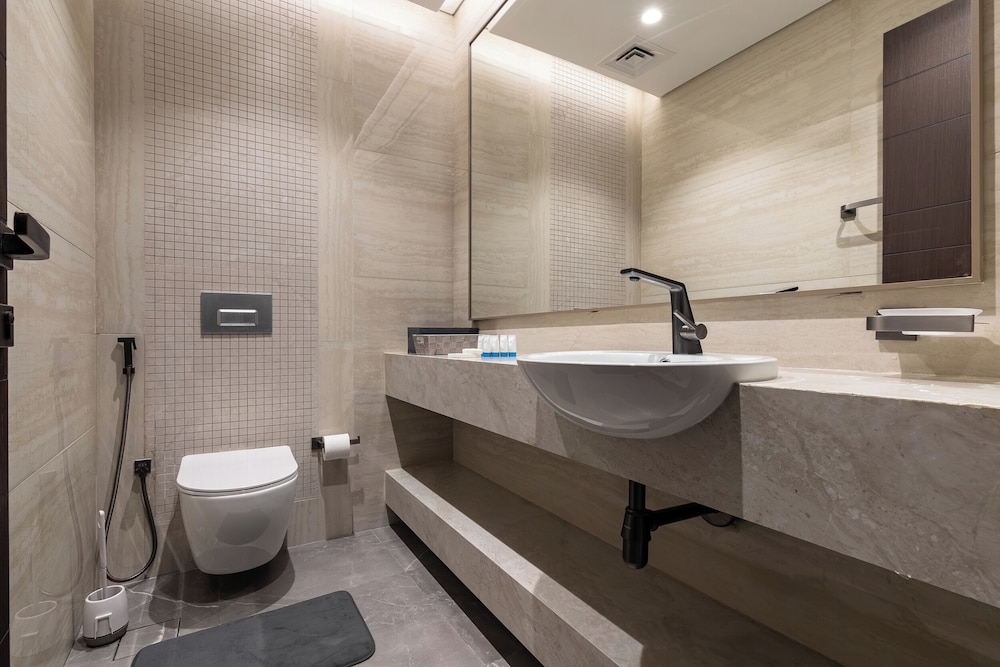 SIMPLY COMFORT Skyline Apts at Nobles Tower with Luxury Burj View