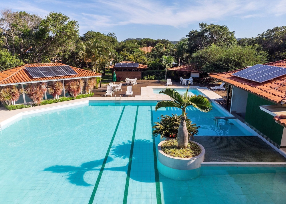 Bz10 Casa 4 suítes em condomínio clube