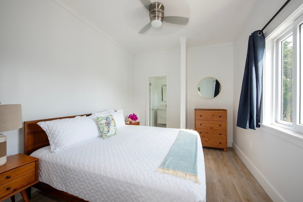 Laughing Bird Studio #7 - Brand New Stylish Apartment, Pool, Bea 1 Bedroom Condo, photo 67