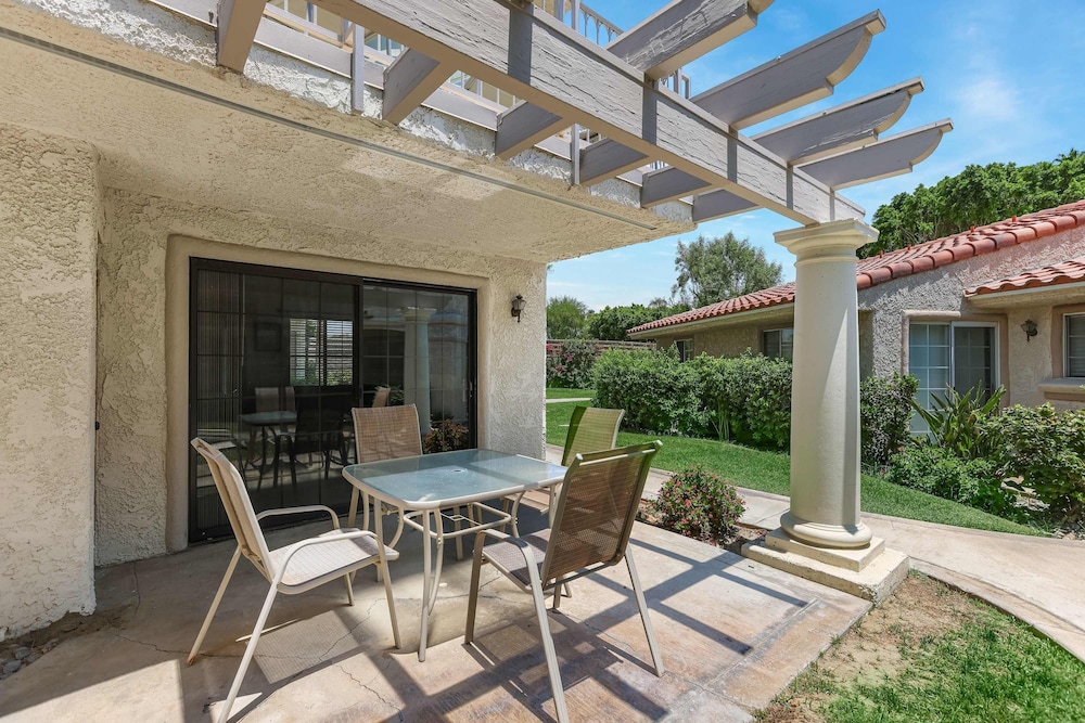 2BR 2BA Stylish Palm Springs Condo