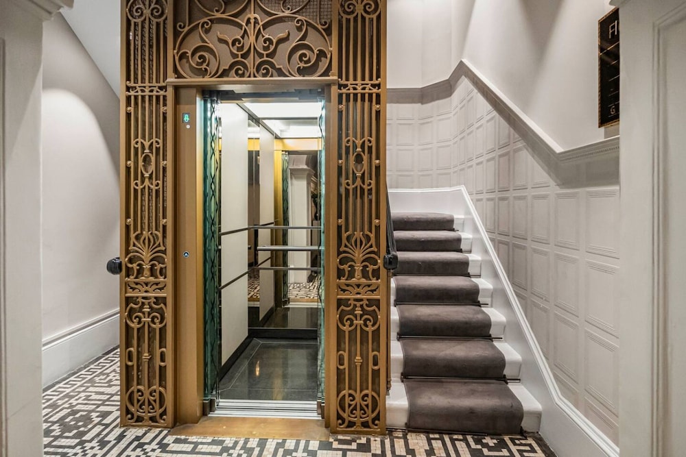 Mayfair Home Private Parking Central AC