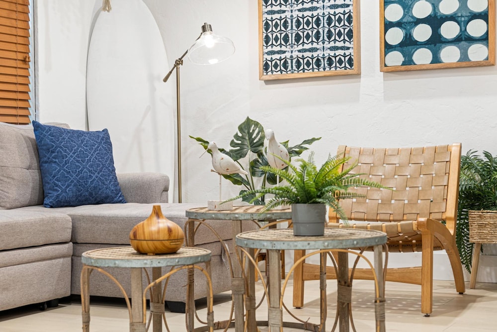 Bright Stylish Apt in Las Olas Blvd Victoria Park