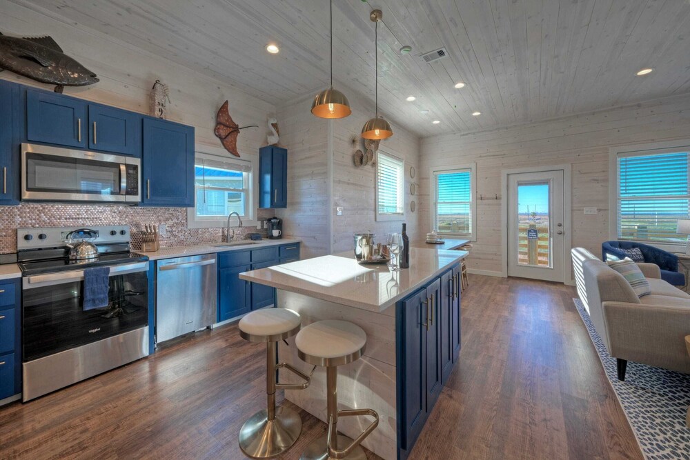 Cart-friendly Boardwalk to the Beach Private Pool, Firepit & Pond Views 361 Bayview
