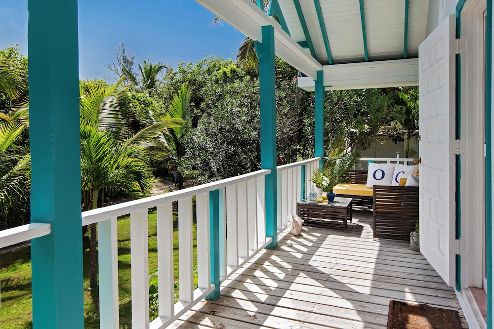 Orchid Retreat: Colorful Cottage Steps From Beach