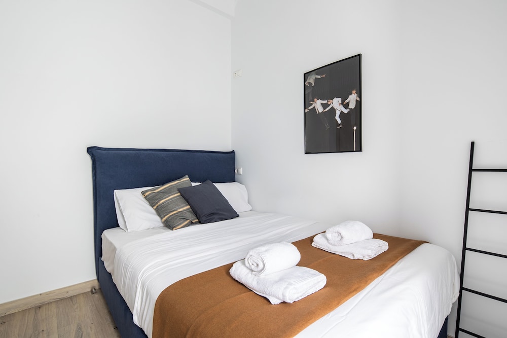 The Beatles 2-BR Apartment in Athens