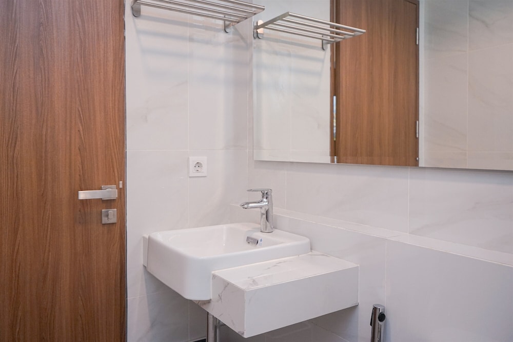 Spacious Studio At Apartment The Smith Alam Sutera