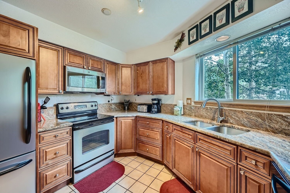 122 Cinnamon Ridge 2 Bedroom Condo by RedAwning