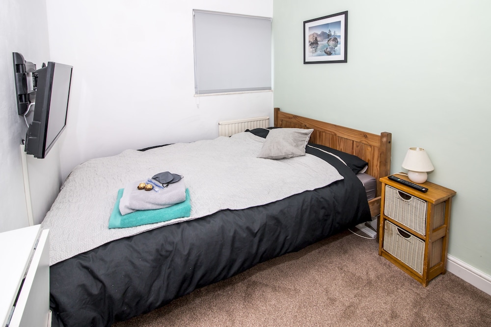 Lovely Rooms in a Quiet Place of Woking view 2