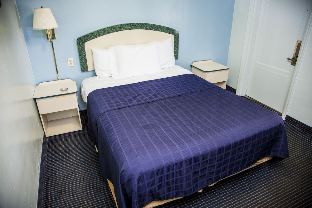 Economy Inn West Palm Beach view 3