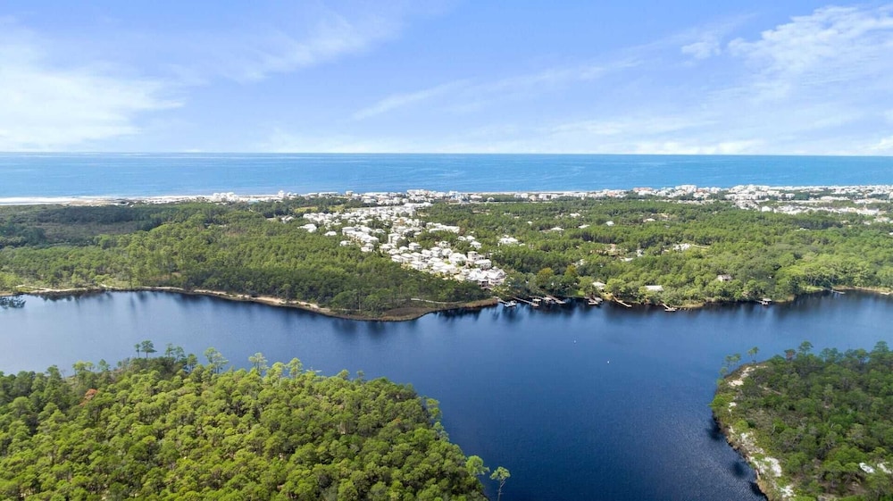 Beauty and the Beach by Avantstay Rooftop w/ Gulf Views, Pool Access