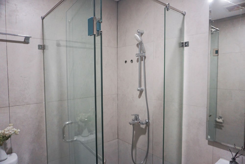 Modern Look Studio Apartment At Pollux Chadstone