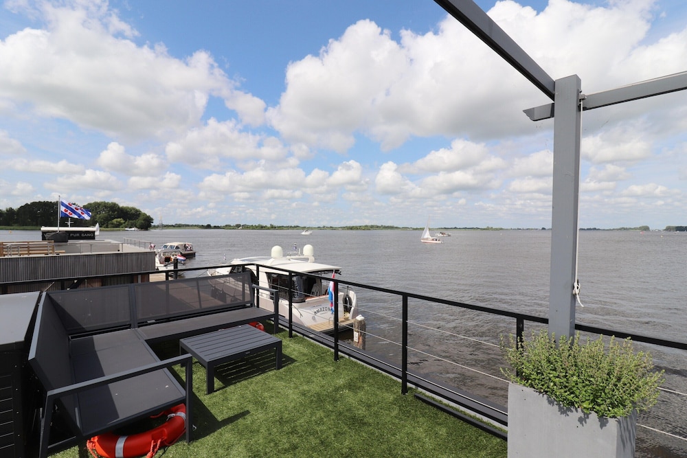 Houseboat With Sauna and Fantastic View