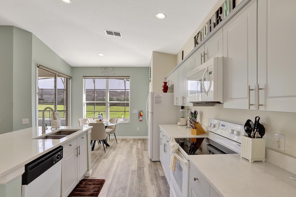 Luxury Pool Home 3 Miles From Disney More