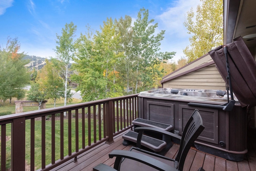Queen Esther at Deer Valley Resort - Two Bedroom Condo with Hot Tub #2346 2 Condo