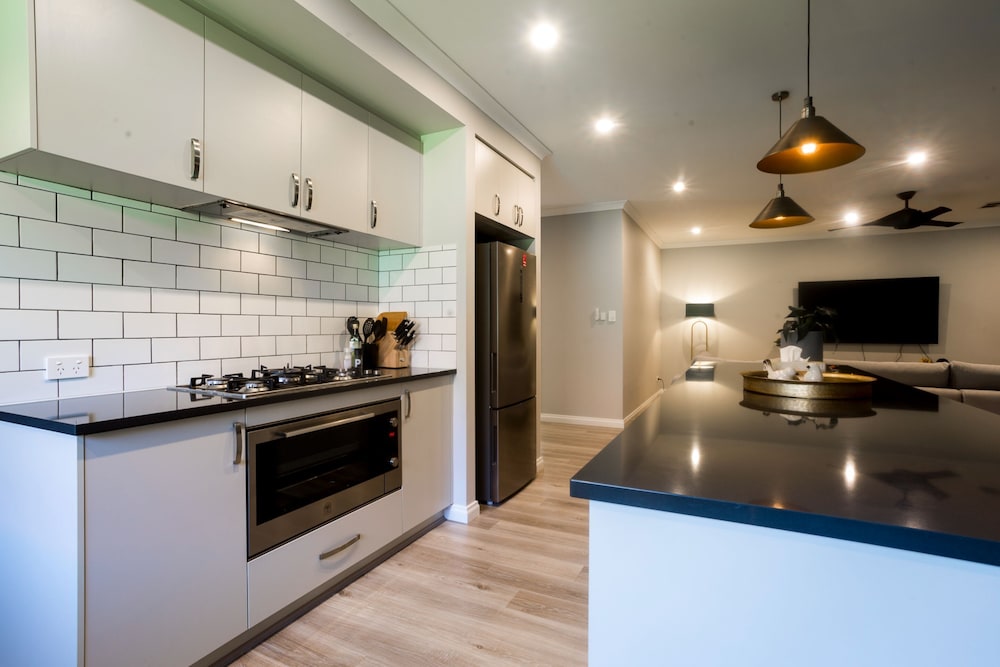 Spacious 4 Bedroom Family Home With Patio and BBQ