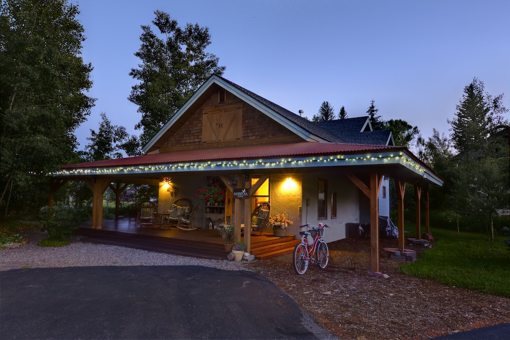Mariposa Lodge B&B