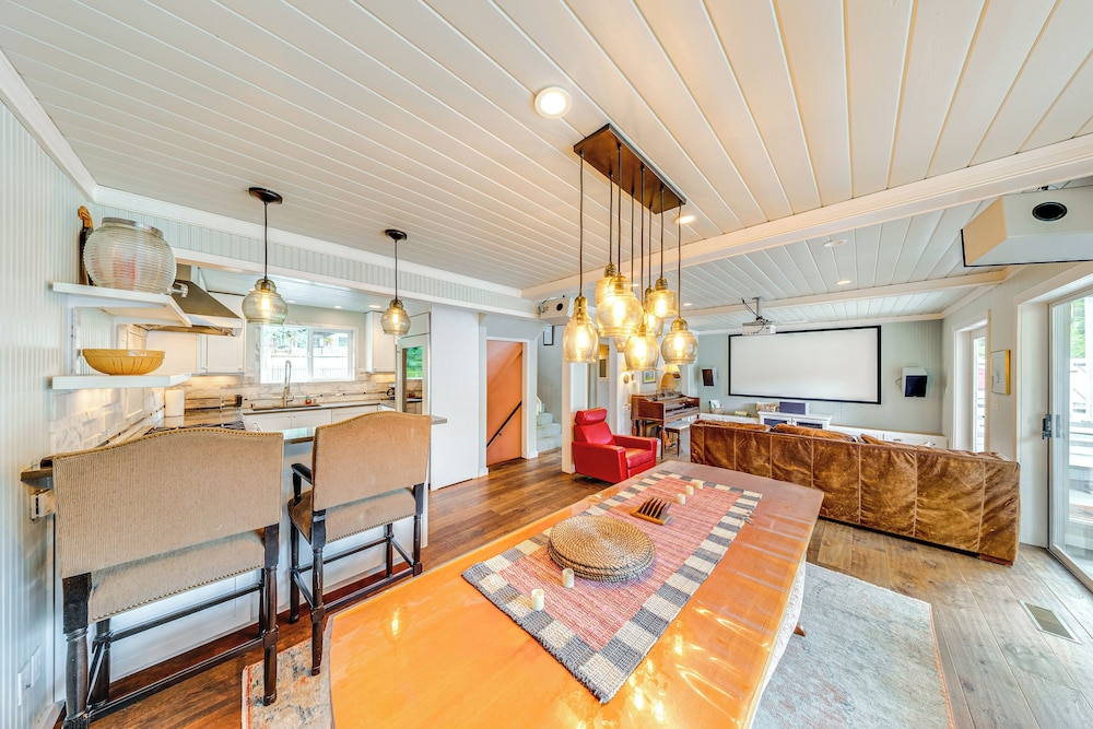 Waterfront Home on Lake Samish w/ Hot Tub & Dock!