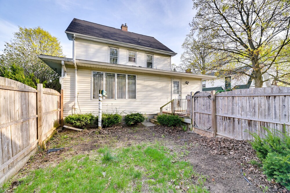 Charming Pet-friendly Vacation Rental w/ Backyard! view 4
