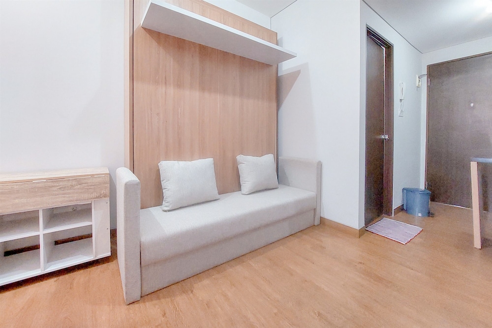 Restful And Cozy Studio At Transpark Bintaro Apartment