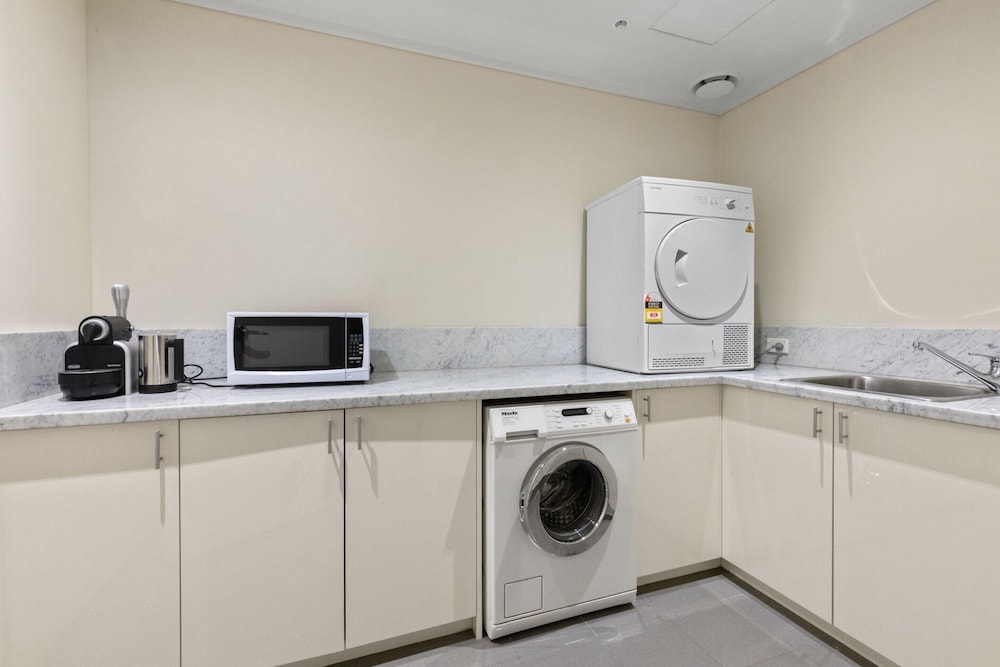 2-bed Inner-city Pad With Gym