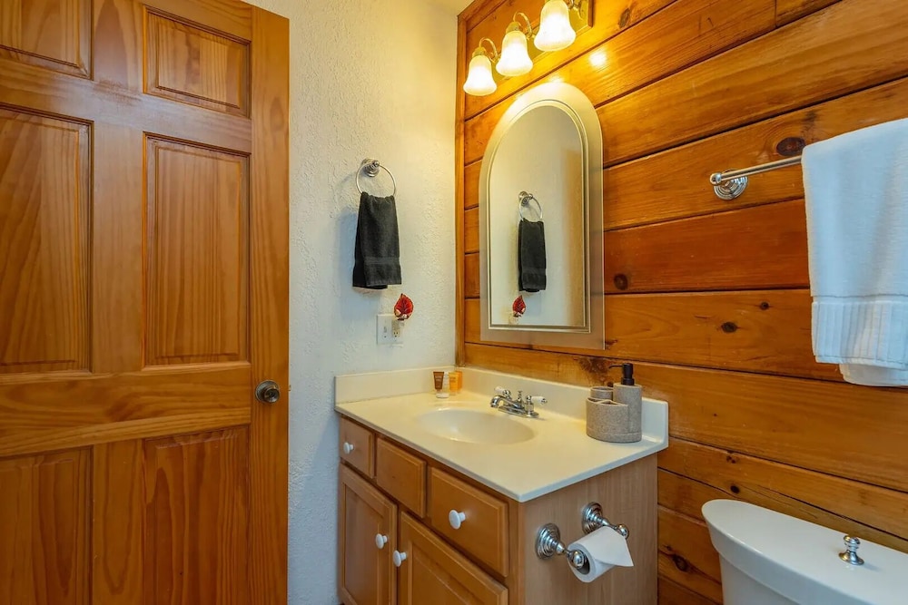 Engadine Inn  Cabins - Property Image 139