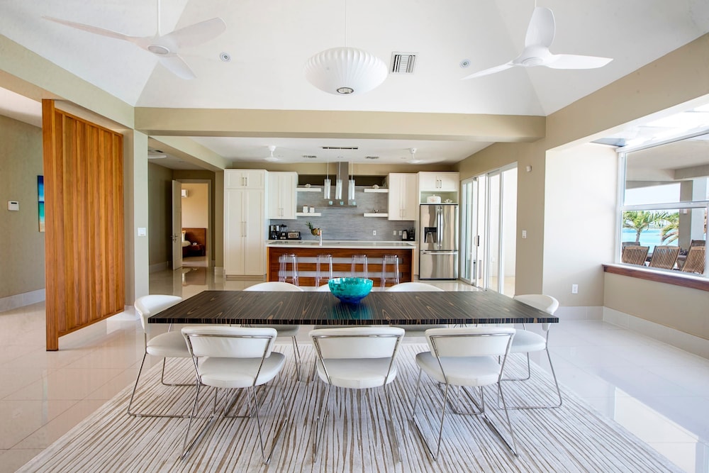 5 BR Waterfront Villa On Chalk Sound Blue Water