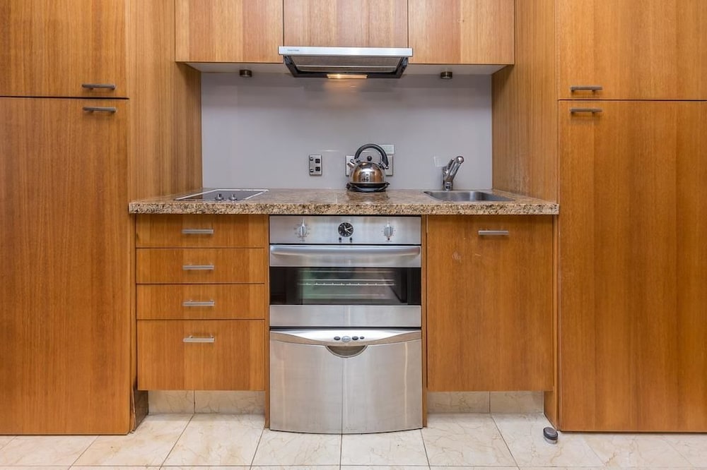 Central 1 Bedroom in Metropolis