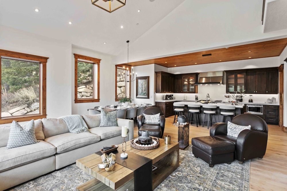 6565 Lookout Drive - Four Bedroom with Spa 4 Condo