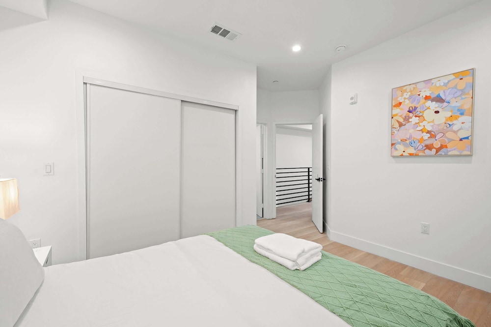Not Affected by the Fire/modern 5BR Home With Parking, Near LA Attractions #4