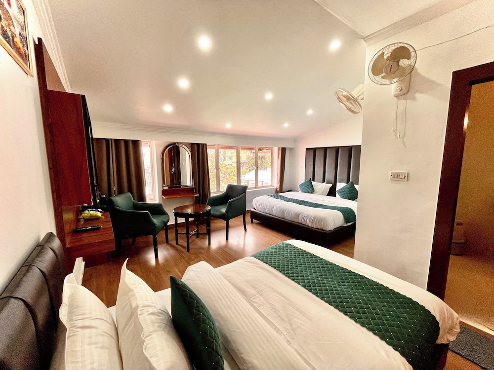 Hotel Roshie Mall Road Mussoorie