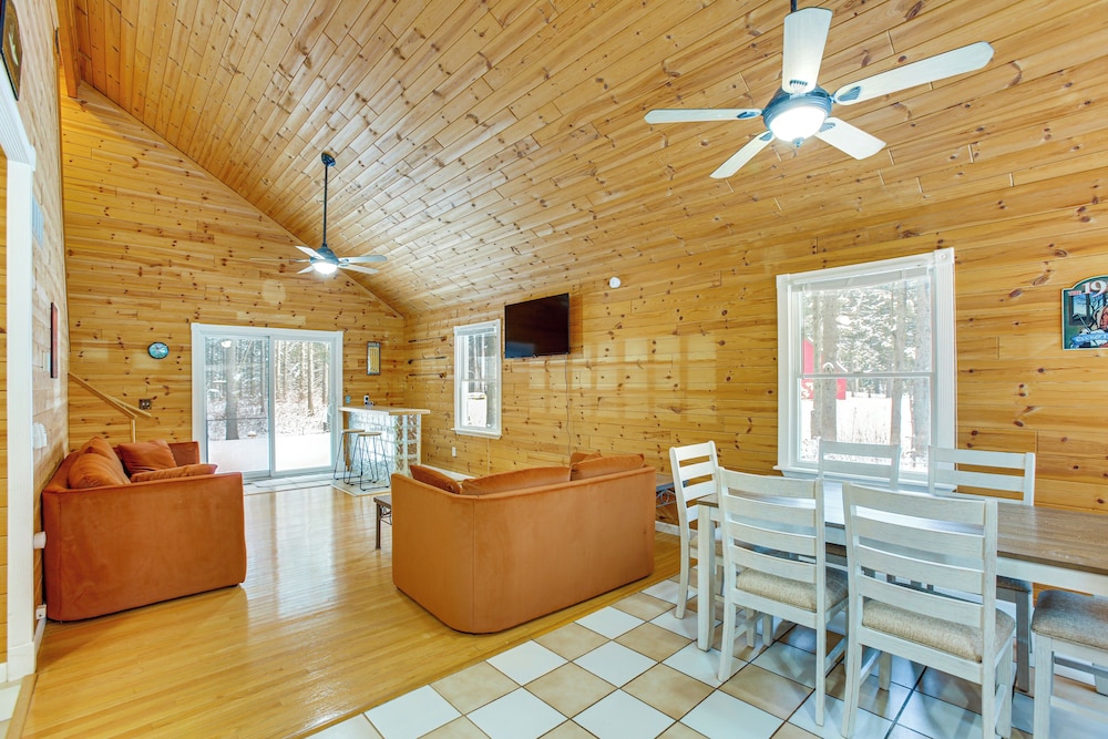 < 1 Mi to Snowmobile Trails: Cozy Cadillac Retreat
