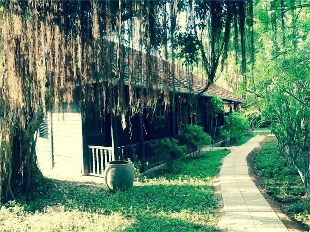 River Ray Estates