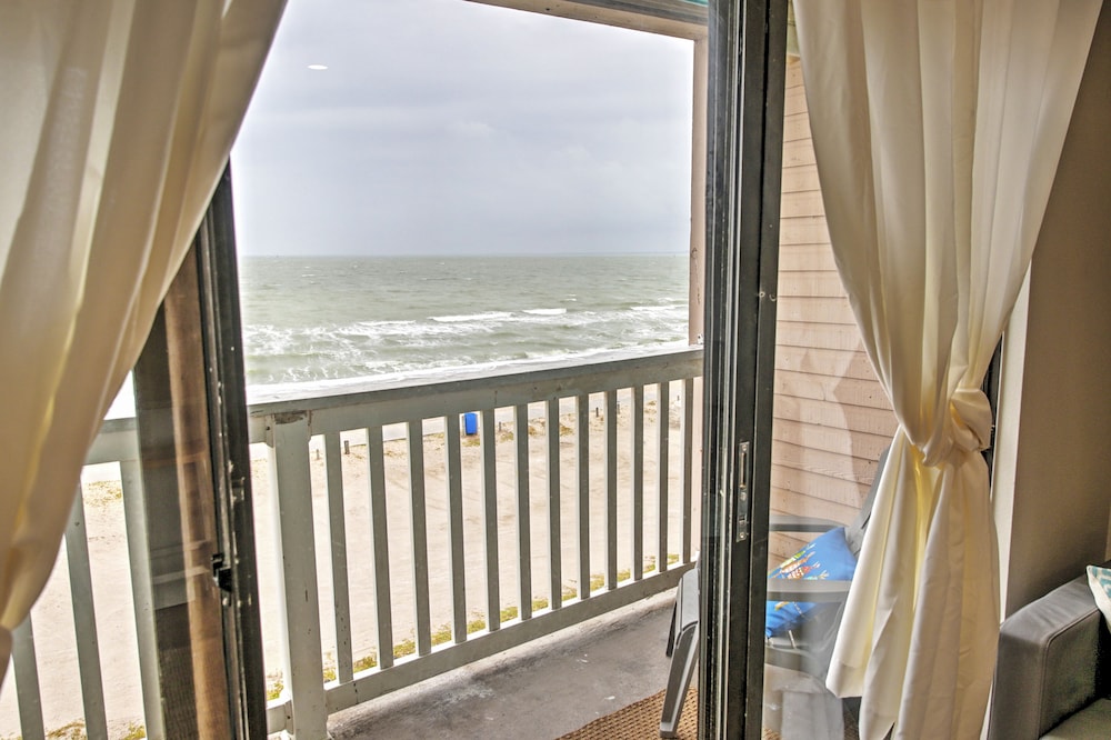 Beachfront Corpus Christi Condo w/ Deck & Views! view 5