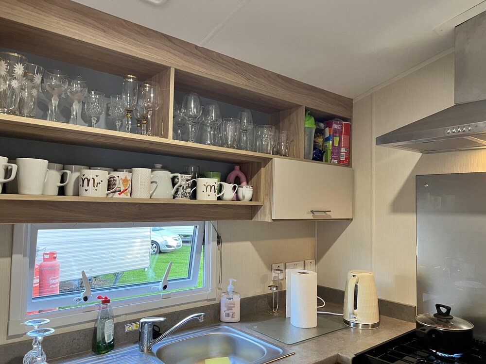 Lovely 4-bed Lodge in Great Yarmouth view 4
