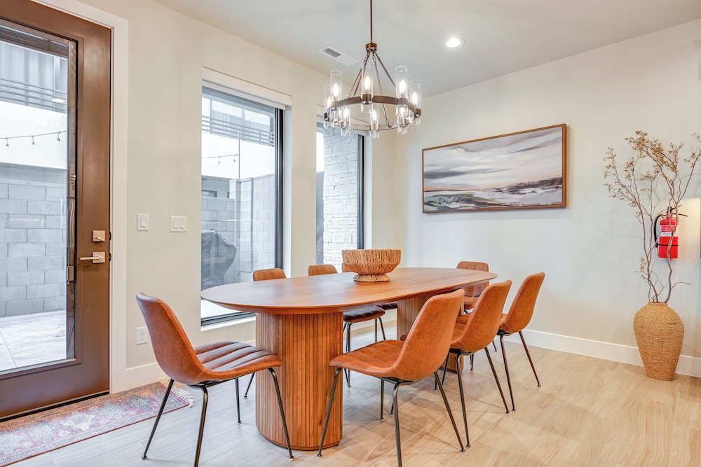 4 Mi to Sand Hollow State Park: Hurricane Townhome