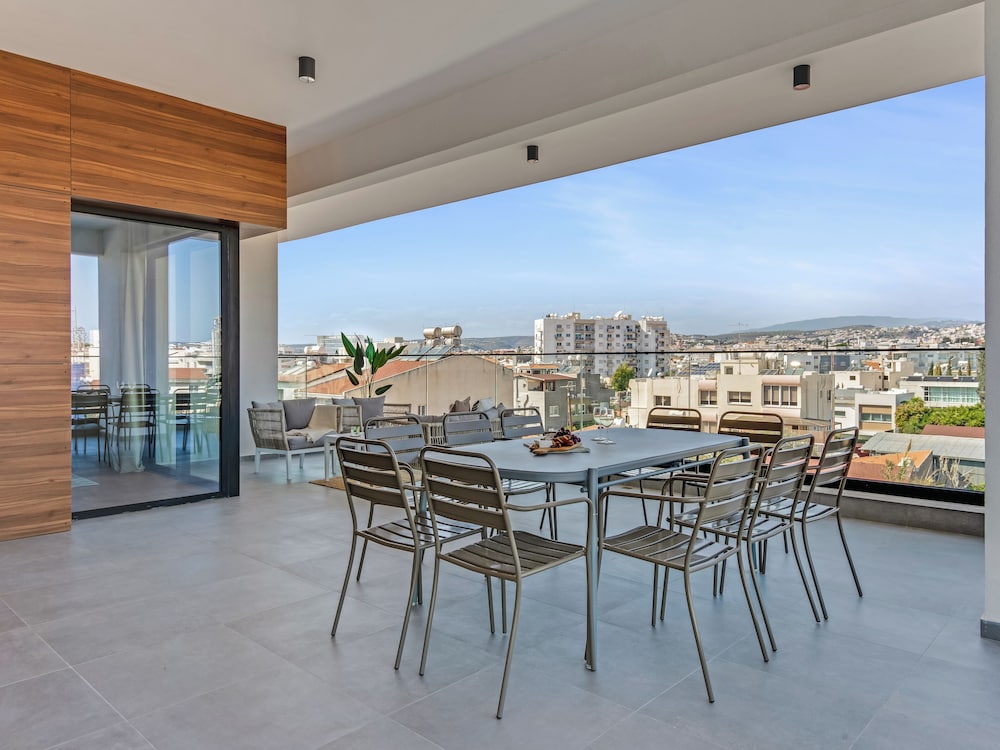 Sanders Crystal 2 Limassol