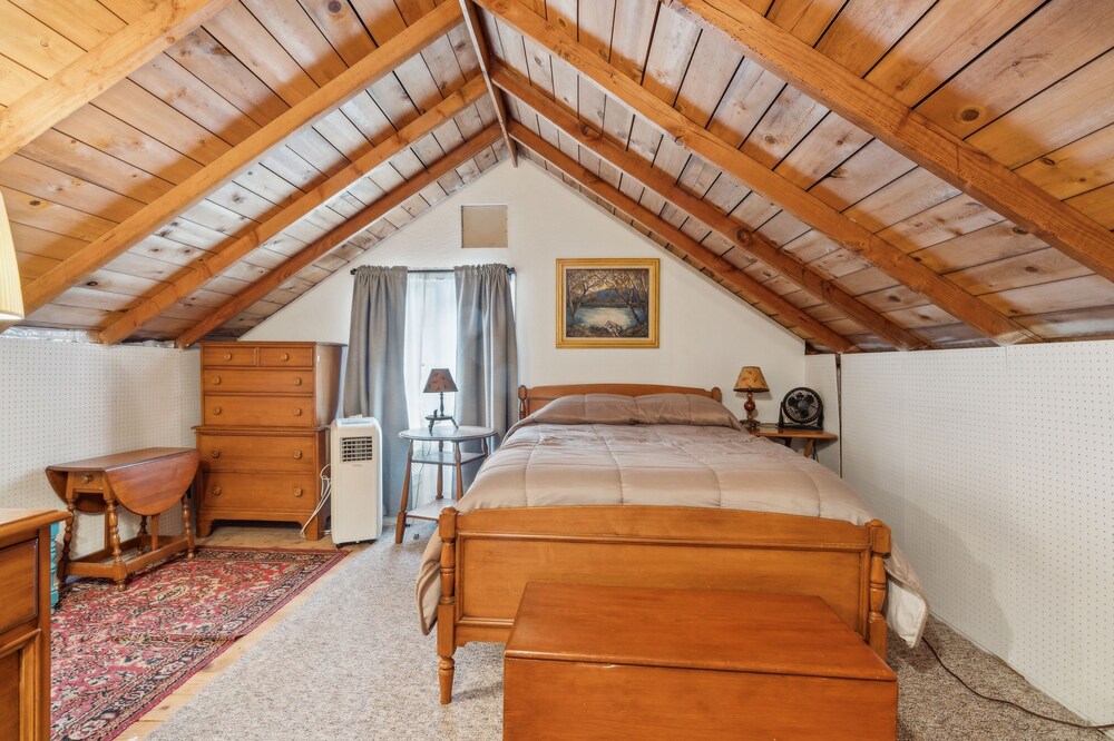 Cozy Mountain Retreat Relax & Explore