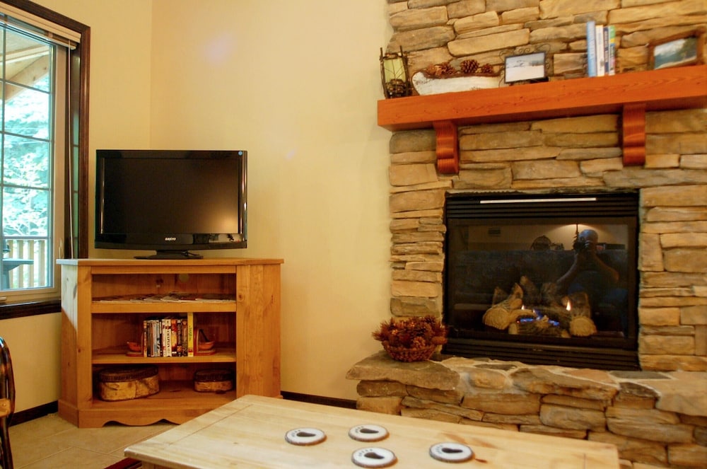 Glacier Springs Cabin 89 Cedar and Log Cabin Close to Skiing and Hiking view 4