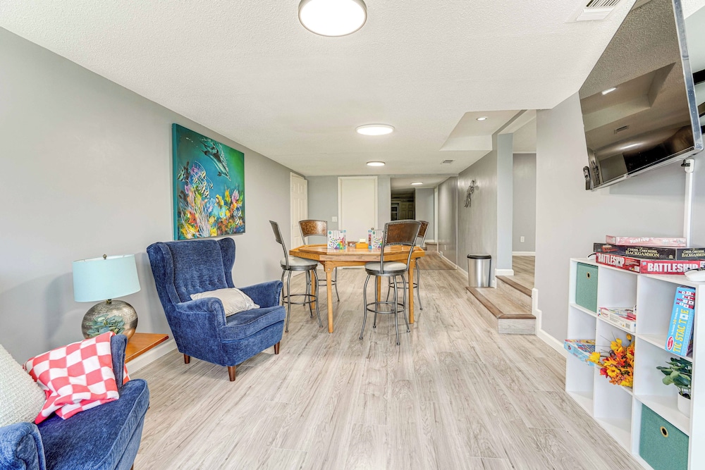 Hot Tub & Fenced Yard: Dog-friendly Gem in Denison