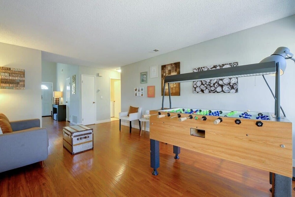 @ Marbella Lane - 4BR Home Away From Home Ldry