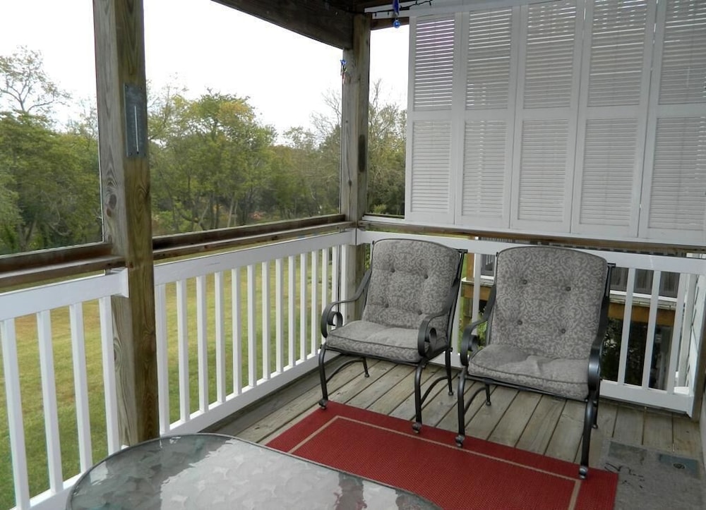 Canal Landing Court 48