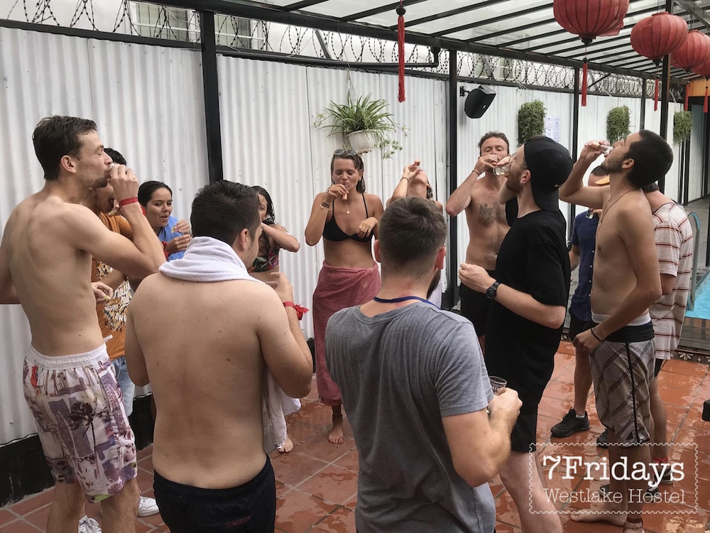 7Fridays Westlake Hostel