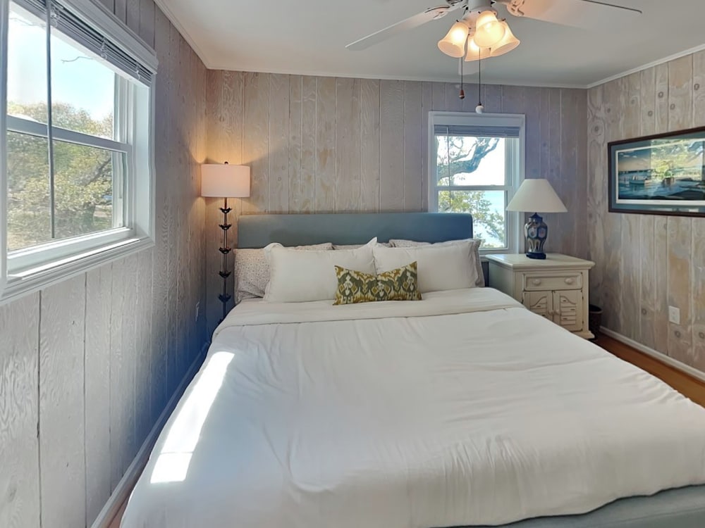 The Hydeaway by Topsail Realty